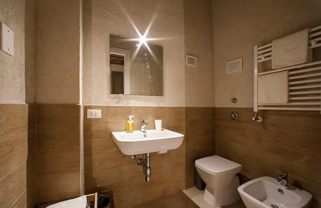 Secret B&B-1